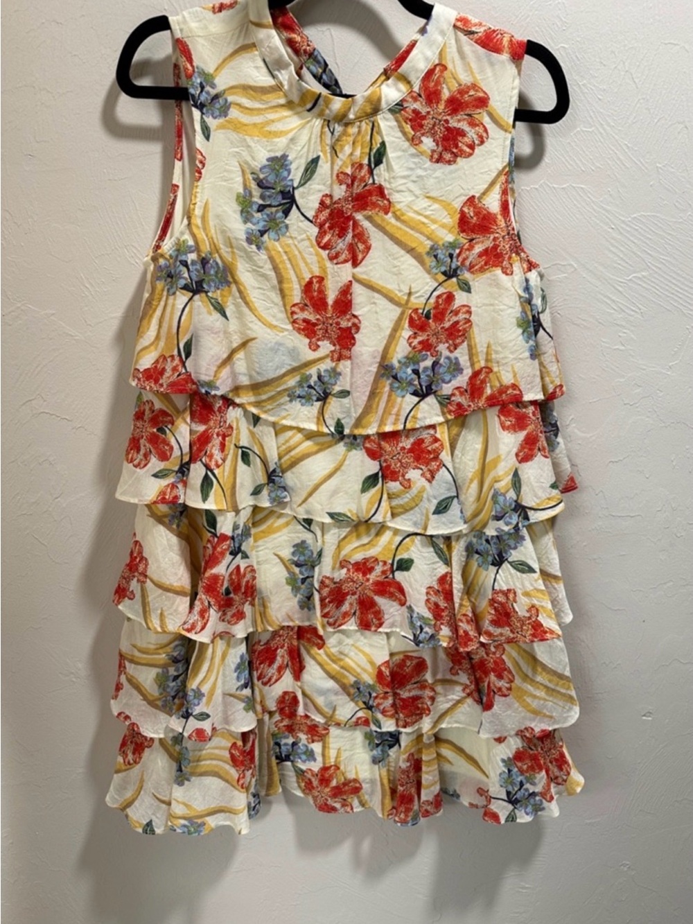 Voy NWT 🌼Sleeveless Tiered Floral Ruffle Dress - White with Red & Yellow Florals